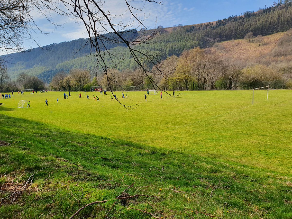 Was amazing to see grassroots sports back up and running on my walk today👏🏻 not much longer now until we can get going with netball🤞🏻