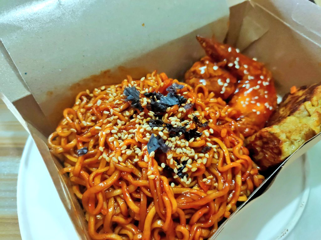 MokoDelivery's tweet photo. Homemade Ramen Set ✨ Sedap dimakan panas2 😋 https://t.co/Mbaqzn6PNW