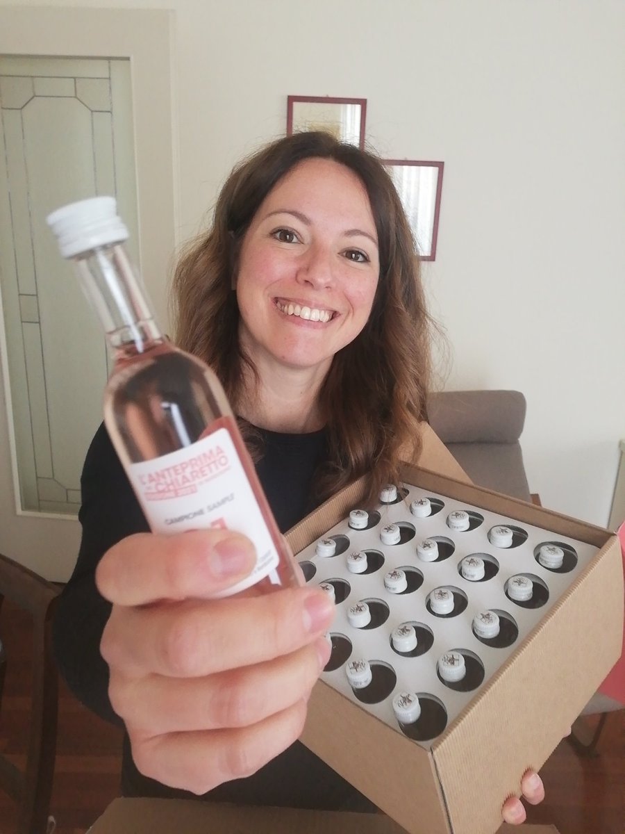 corisommelier's tweet photo. L'#anteprimachiaretto quest'anno arriva a casa! 50 bottigline di #vinorosa da degustare. Organizzazione perfetta da parte del @ChiarettoPink e di @studiocru 👏
#happysommelier #corinnagianesini #slowine #chiarettodibardolino #discoverchiaretto https://t.co/7xWO62sdzV