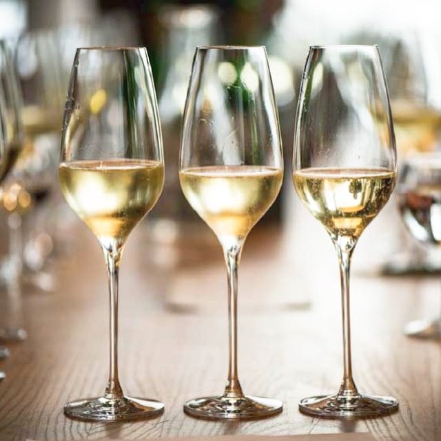 France vs England
🥂
On the 29th of April we are hosting an epic online blind tasting between the mighty Champagne and English Sparkling. Every order will include a bottle of each, tasting materials and a guided tasting.
Who wins YOU decide!