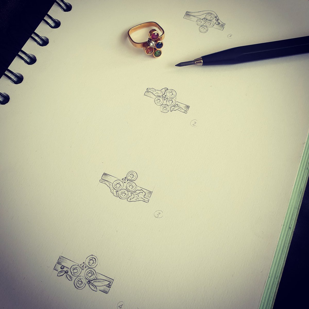 creativeC_ch's tweet photo. Kreativer Sonntag..

Umänderung eines Kunden Schmuckstück's..

Was wird es wohl.. https://t.co/AMfAnr20WA
