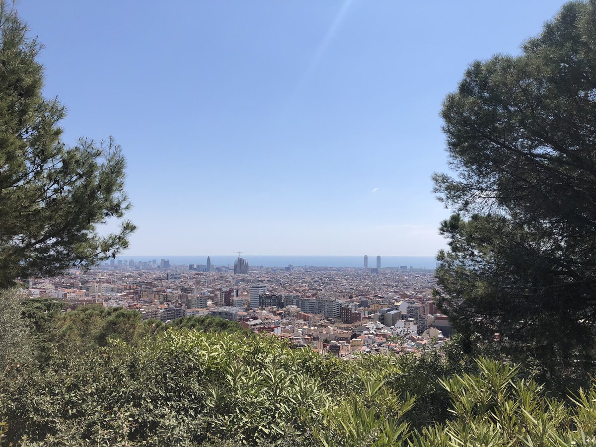 ToniBarreraEsco's tweet photo. Migdia esplèndid des del Turó del #Putget #BCN, a uns 183 m snm. És un dels #7turons del pla de BCN. Boniques vistes del Pla i alguns dels altres turons #ConfinamentComarcal https://t.co/Vo0O2SIJSB