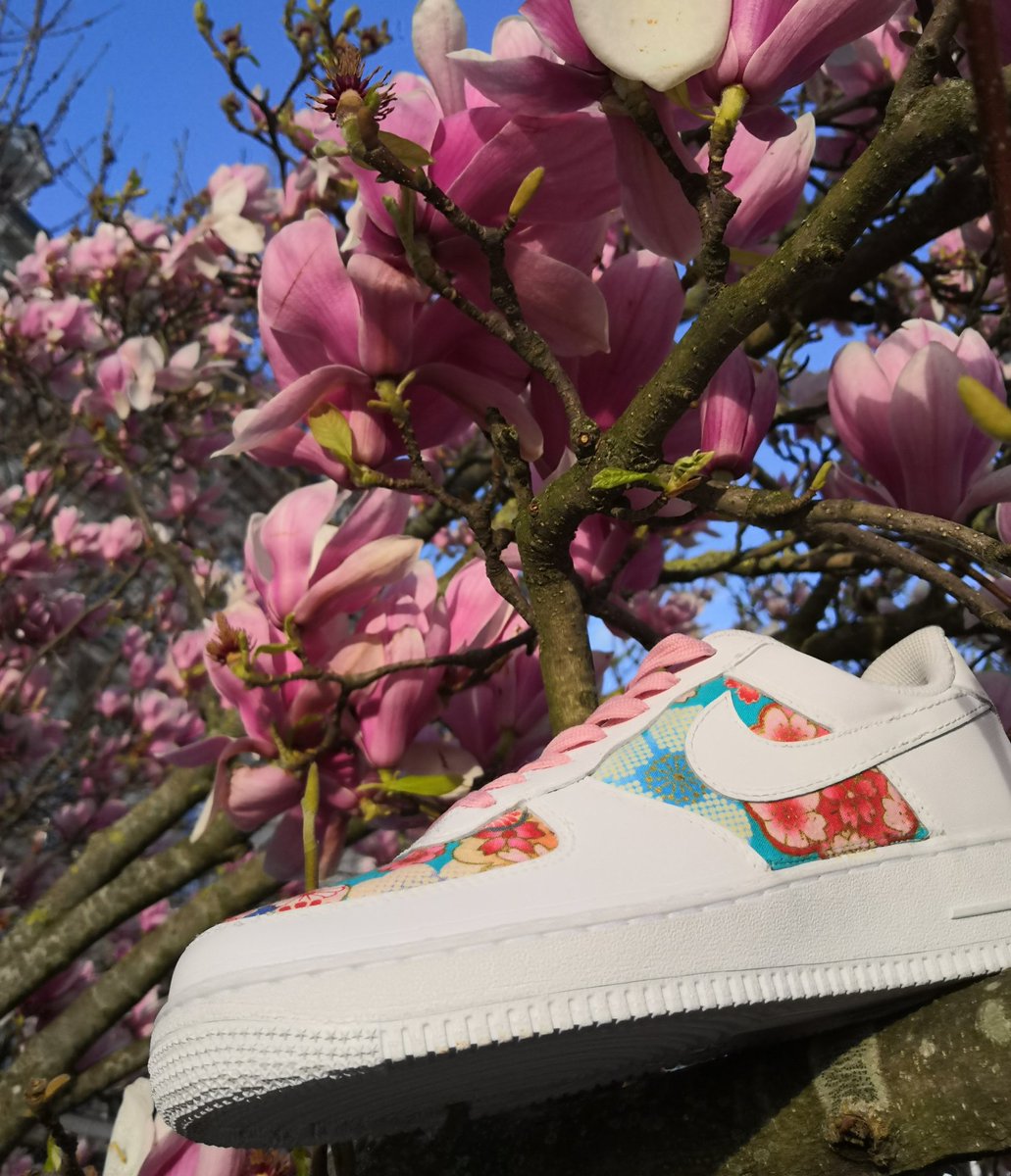 Sunday Mood 🌸
.
Donner vie à ses souvenirs:
Ptite custom d'#Af1 avec du textile ramené d'un voyage au Japon il y a exactement 4 ans🗾⛩️
. 
#sneakers #custom #sakura #savoirfaire #customsneaker #kyoto #travel #memories
