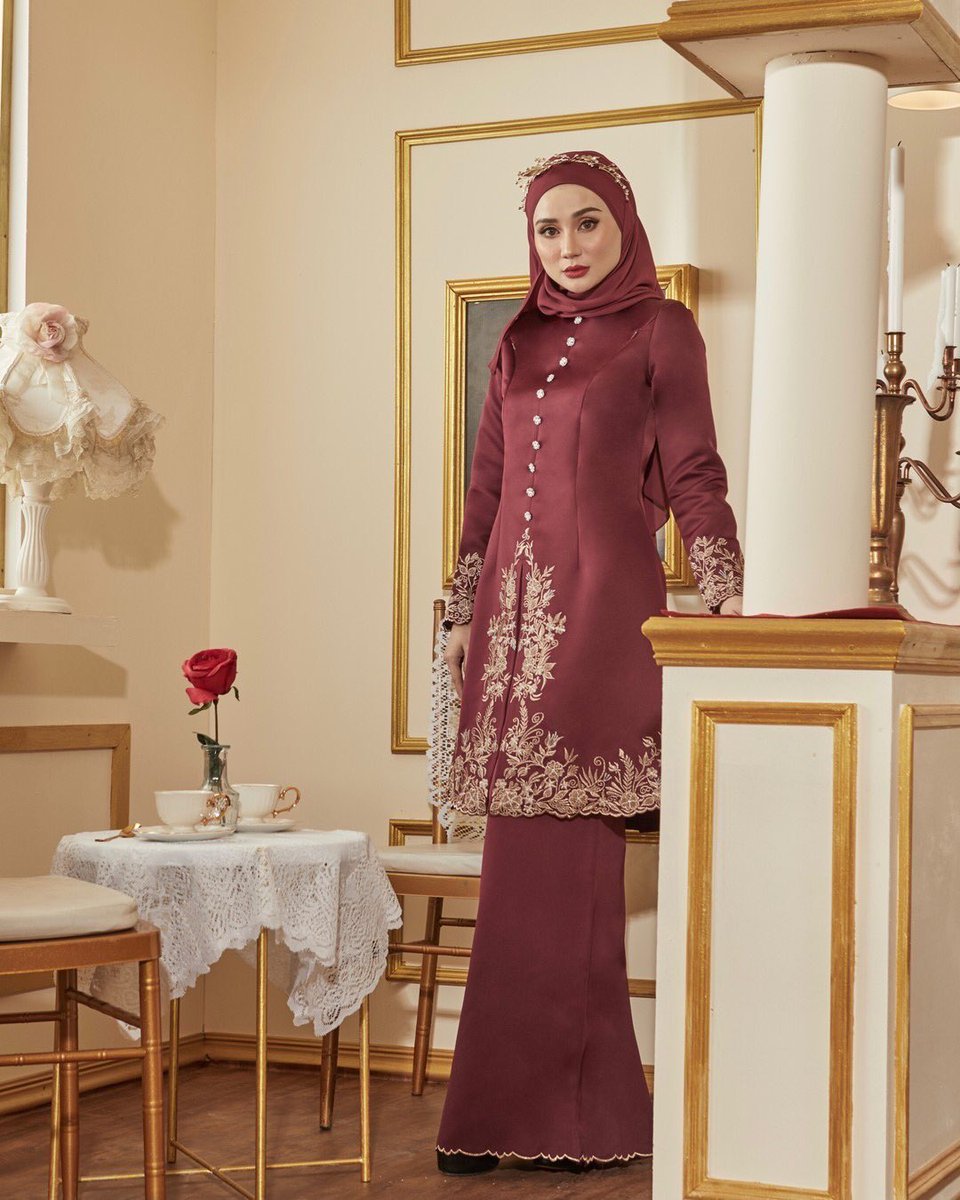 byfaatinn's tweet photo. Memperkenalkan koleksi terbaru untuk lebaran kali ni - ✨Soffya Kurung ✨

Menampilkan Wawa Zainal untuk koleksi kali ni dengan sentuhan detailing sulaman yang nampak sangat mewah!

Full catalog https://t.co/4rjefpYWqu https://t.co/3gdoKwt4cl