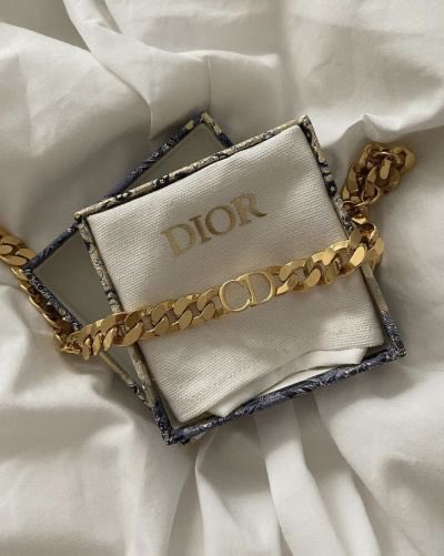 A must have Dior choker necklace