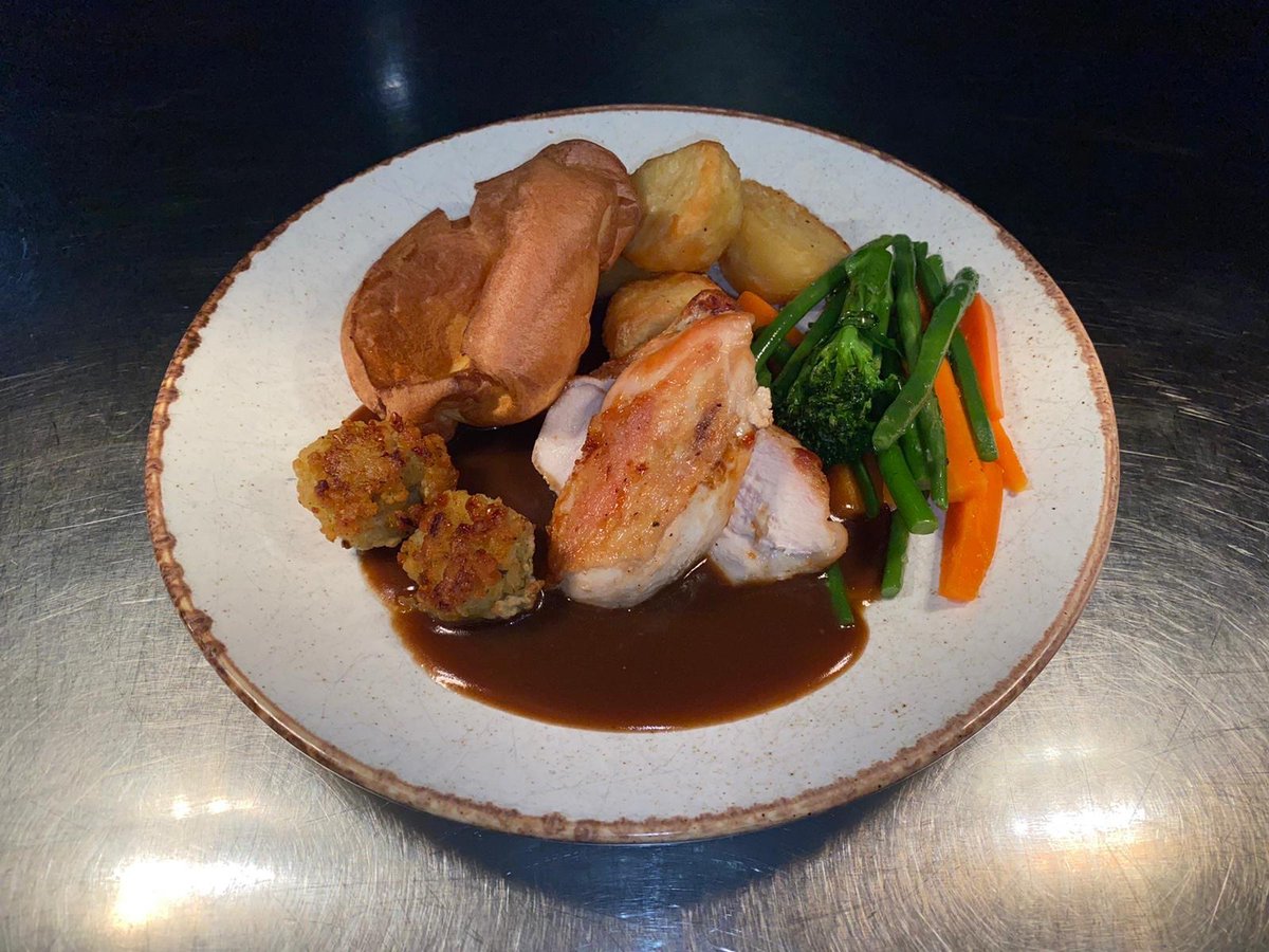 cornerhousew's tweet photo. Roast dinners served! 😍 https://t.co/ZEsjX4umsd