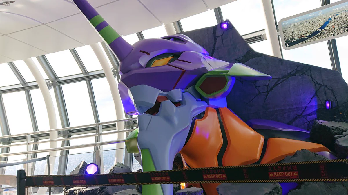 見たい！スカイツリーに実物大の初号機とバルキリーが展示されている！