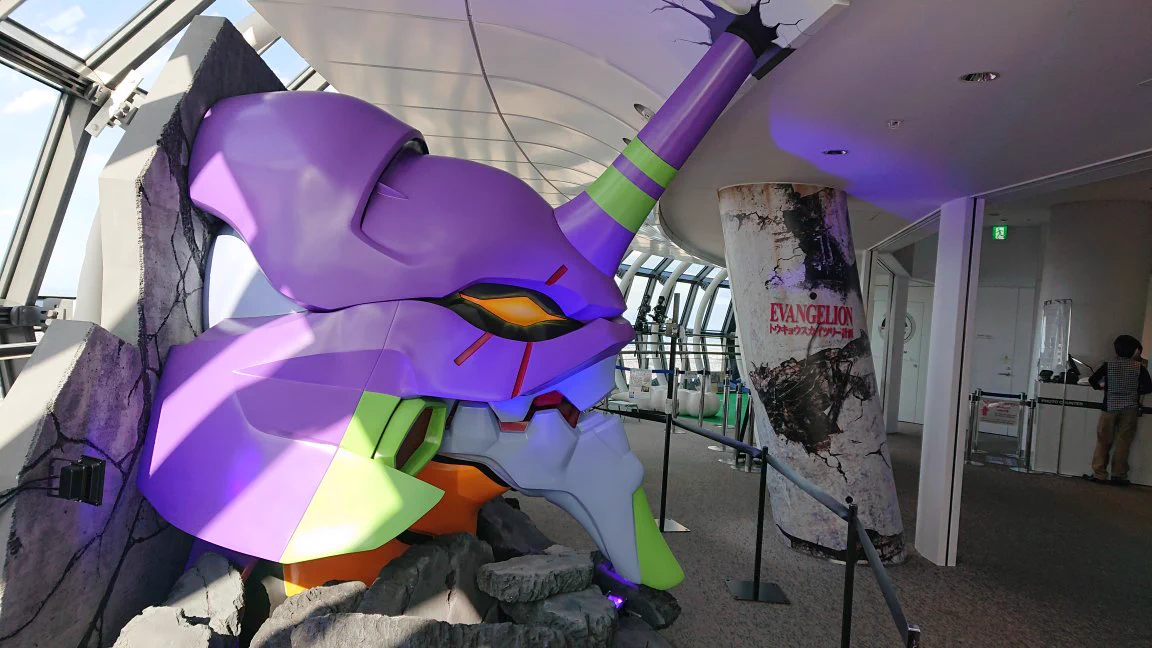 見たい！スカイツリーに実物大の初号機とバルキリーが展示されている！