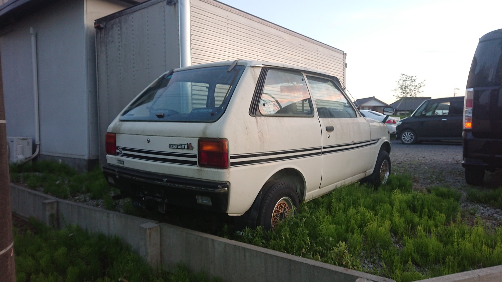 ぶっちゃんᘏ ᕱ 貴重なレア車その4 三菱自動車 4代目ミニカamil Xl 軽自動車初となるターボエンジンg23bt型 最高出力39ps 最大トルク5 5kgm 搭載車 これもナンバーは付いてないが程度は案外良さそう 三菱自動車 Mitsubishi 4代目 ミニカ