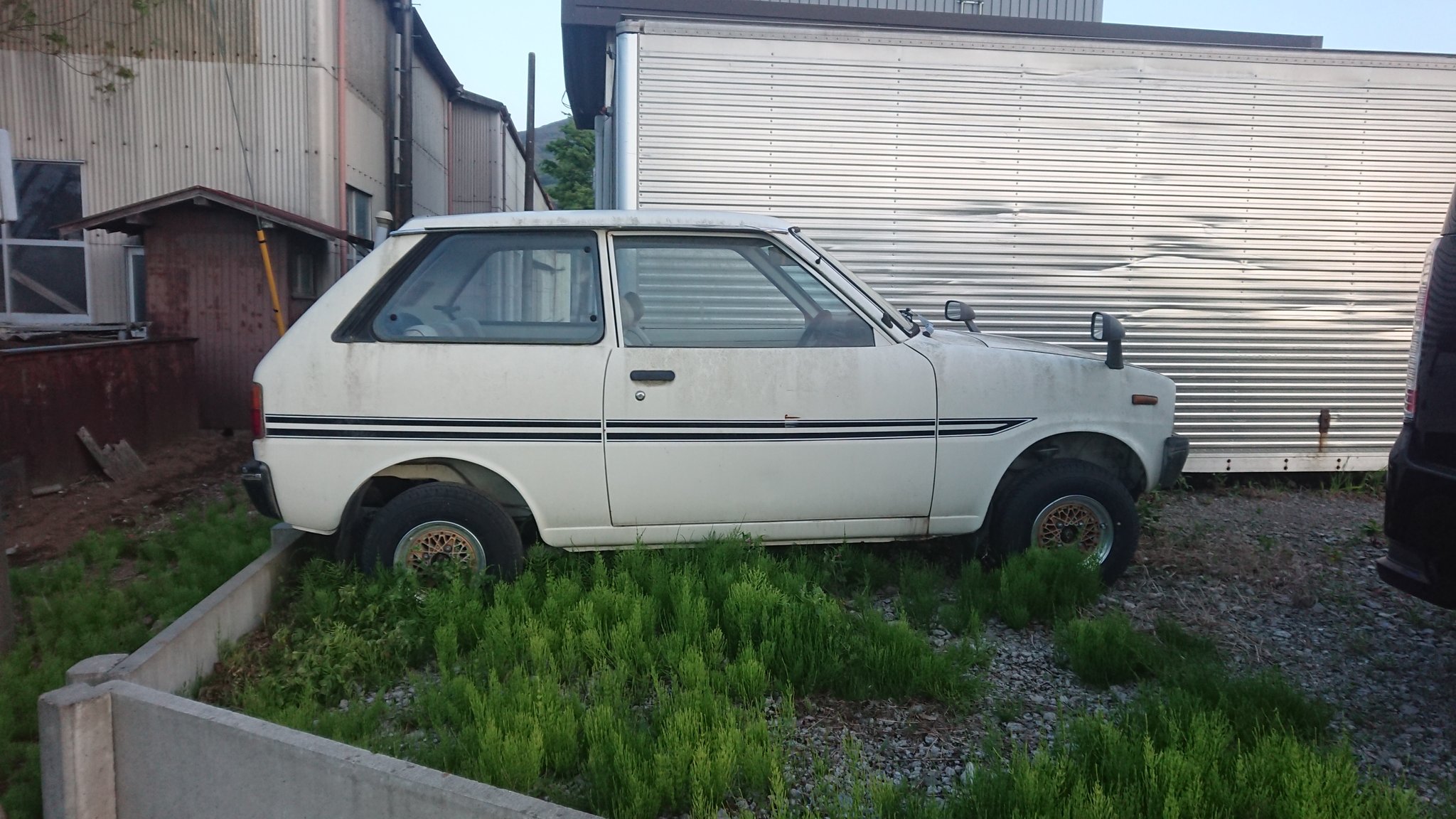 ぶっちゃんᘏ ᕱ 貴重なレア車その4 三菱自動車 4代目ミニカamil Xl 軽自動車初となるターボエンジンg23bt型 最高出力39ps 最大トルク5 5kgm 搭載車 これもナンバーは付いてないが程度は案外良さそう 三菱自動車 Mitsubishi 4代目 ミニカ