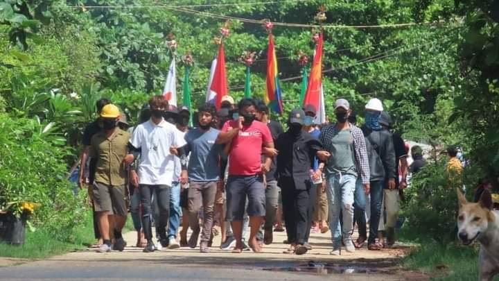 SAC terrorists don't even let peaceful protest happen. They cruelly dispersed #Dawei strike &amp; at least 2 people got abducted. 
#WhatsHappeninglnMyanmar 
#Apr18Coup #MilkTeaAlliance