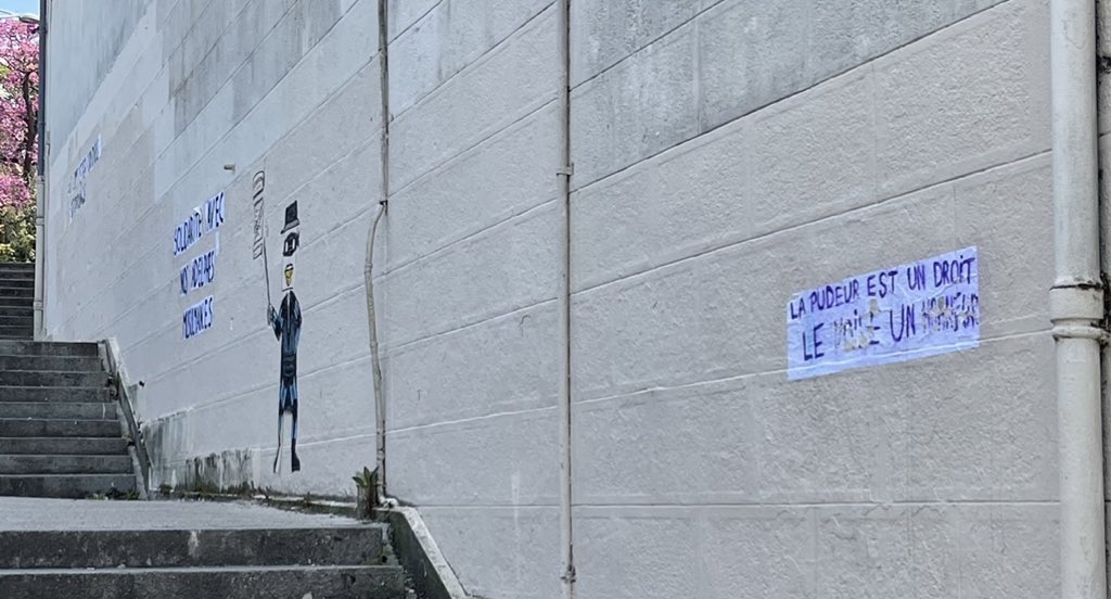 cdi86's tweet image. La pollution visuelle de l'extrême gauche Poitevine avec la complaisance de @P_Collectif est inacceptable!! Aidez-nous à le dénoncer sur:   ➡️ #SaccagePoitiers