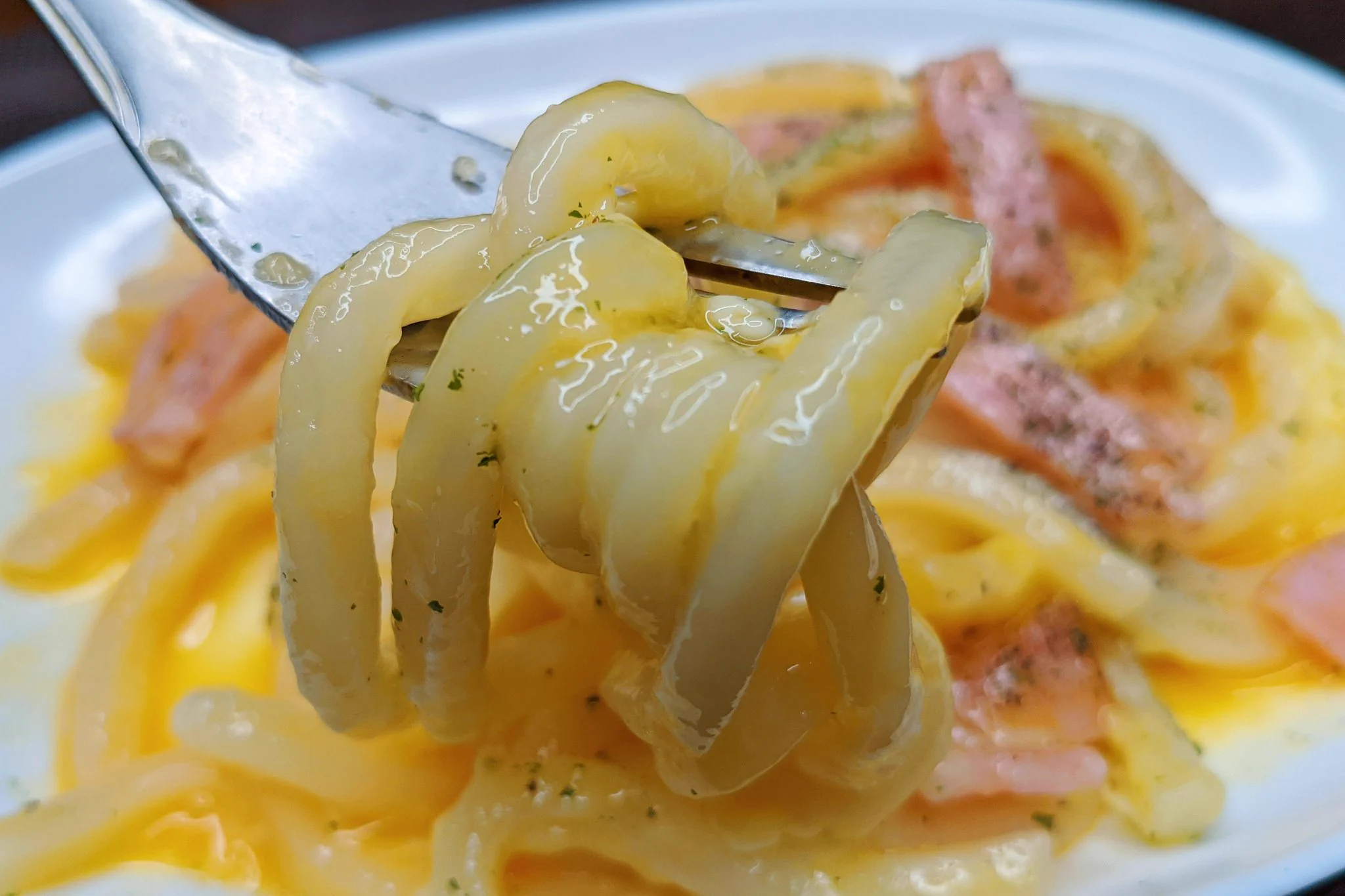 電子レンジで作れるからお手軽！カルボナーラ風うどんレシピ！