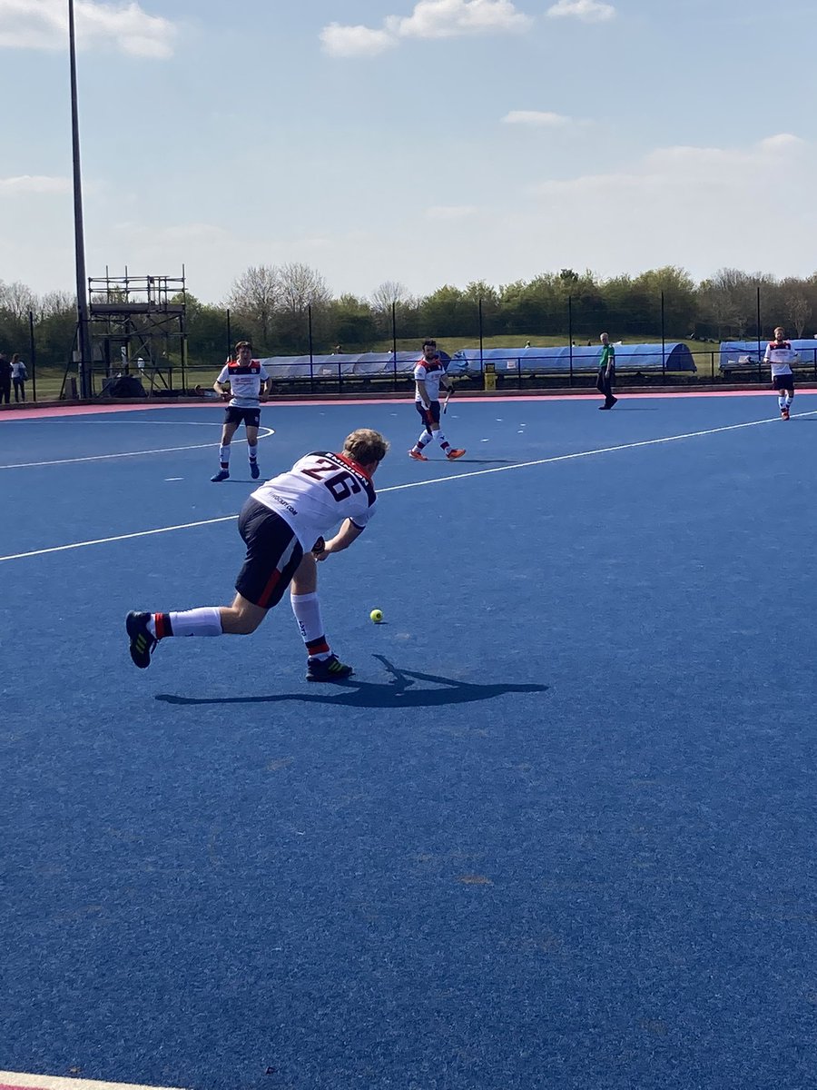 TauntonValeHC's tweet photo. Enjoying the Men’s 1s vs @AshmoorHC at @ValeSportsClub in the sunshine 🔆
🏑
New @Y1Hockey kit looking fab!
🏑
@SomersetLarder #upthevale #safespectating #SocialDistancing https://t.co/axMznQNClJ