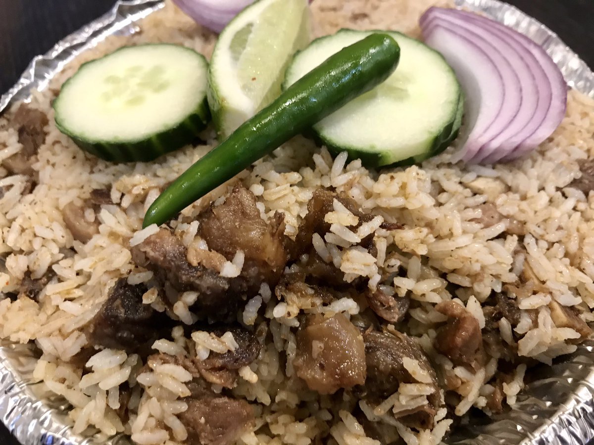 TorontoFoodBlog's tweet image. Bengali Mutton Tehari @ Star Plus (2891 Danforth Ave). With Tehari, the meat gets cooked w/ the rice in the same pot. It’s not mixed or assembled after cooking. Creates a deep flavour profile unmatched in a biryani or mandi 🇧🇩 #DanforthVillage #lunchunder10bucks