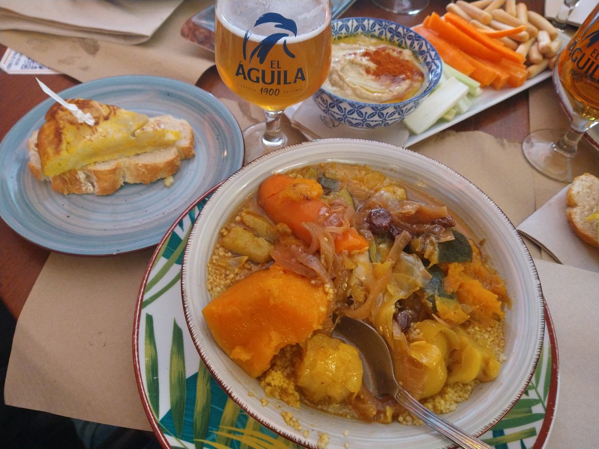 sergiolopezgg's tweet photo. Couscous, Humus, Tortilla y Águila sin Filtrar en Café Tatiana! En pleno 2 de Mayo! Lujazo!!! https://t.co/DqnZy9dHAS