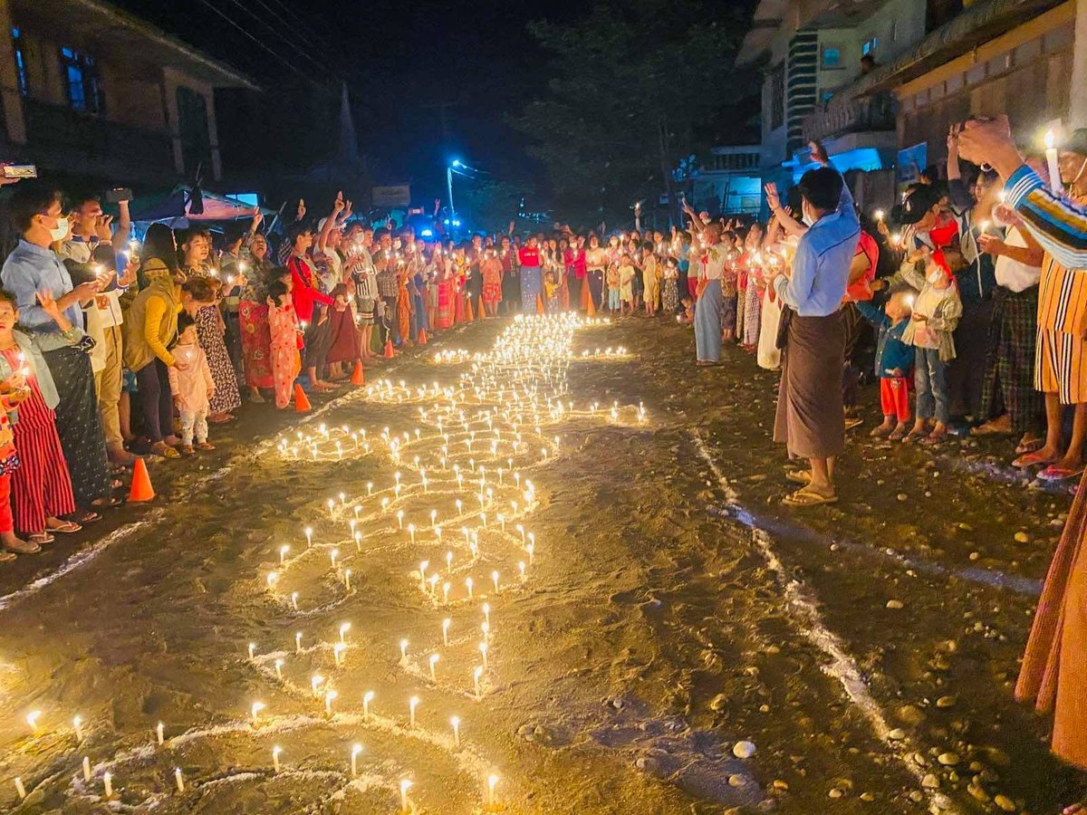 pinkpinkypnk's tweet photo. Candlelight vigil was held dedicated to all the heroes who fell during the Spring Revolution in Tamakhan, #Hongpar Village Tract, #Hpakant Township.
#Apr18Coup
#WhatsHappeningInMyanmar https://t.co/6PqJJawwli