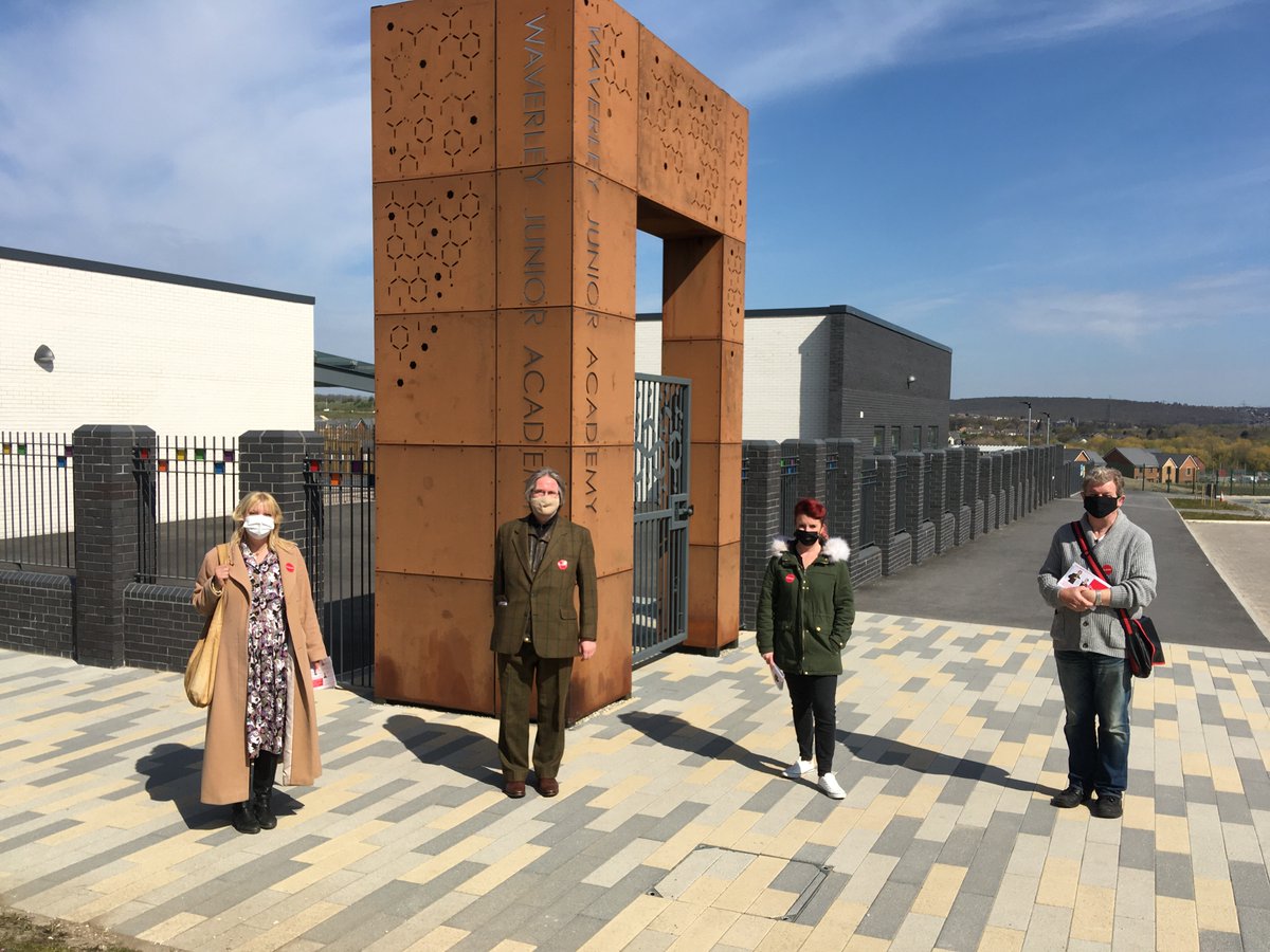 Fantastic to be back out on the #LabourDoorstep with our wonderful candidates for Rother Vale, Amy Brookes and Bob Walsh!

Thanks to <a href="/LouHaigh/">Louise Haigh</a> for joining us!
