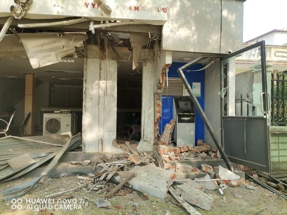 Myingyan, Mandalay:

An explosion occurred at KBZ Bank Mini Branch at around 4pm. A local said it was a loud bang but not sure whether a bomb. No injuries reported. 

#WhatsHappeningInMyanmar #Apr18Coup #MilkTeaAlliance