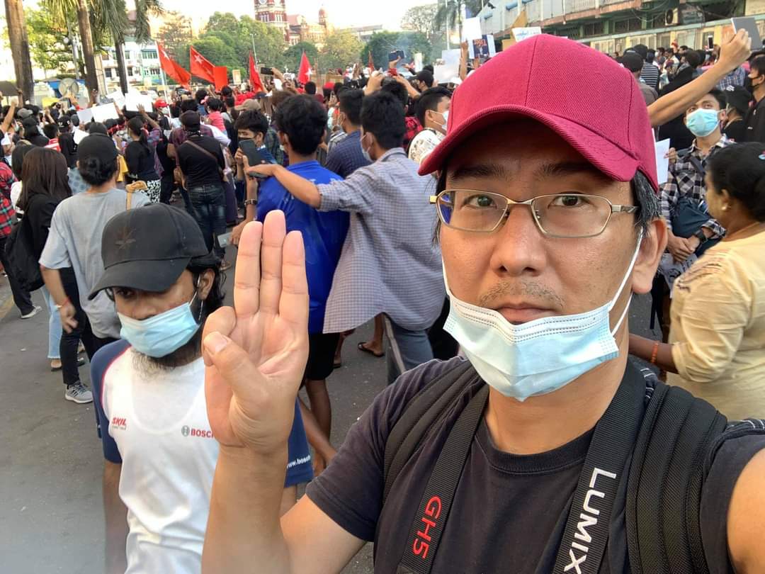 Japanese journalist Yuki Kitazumi was arrested by the Myanmar military at his home at 7:50 PM tonight.

#WhatsHappeningInMyanmar 
#JournalismIsNotACrime