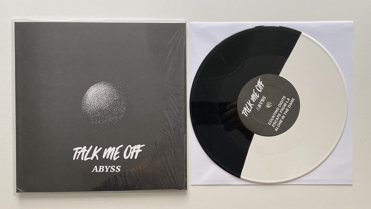 Here it is in full beauty! Talk Me Off - Abyss 10inch .. available here:

gunnerrecords.com/produkt/talk-m…                       #talkmeoff #gunnerrecords #10inch #smartpunkrecords #punk #punkrock #femalefrontedpunk