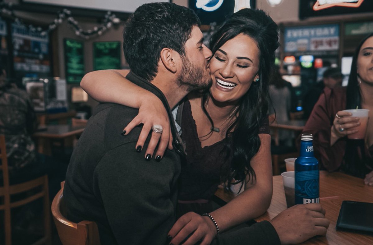 derffffff's tweet image. A year ago today I messaged a complete stranger on Instagram bc I thought he was hot. Today I’m waking up next to him in our HOUSE 🥺 shoot your shot ladies