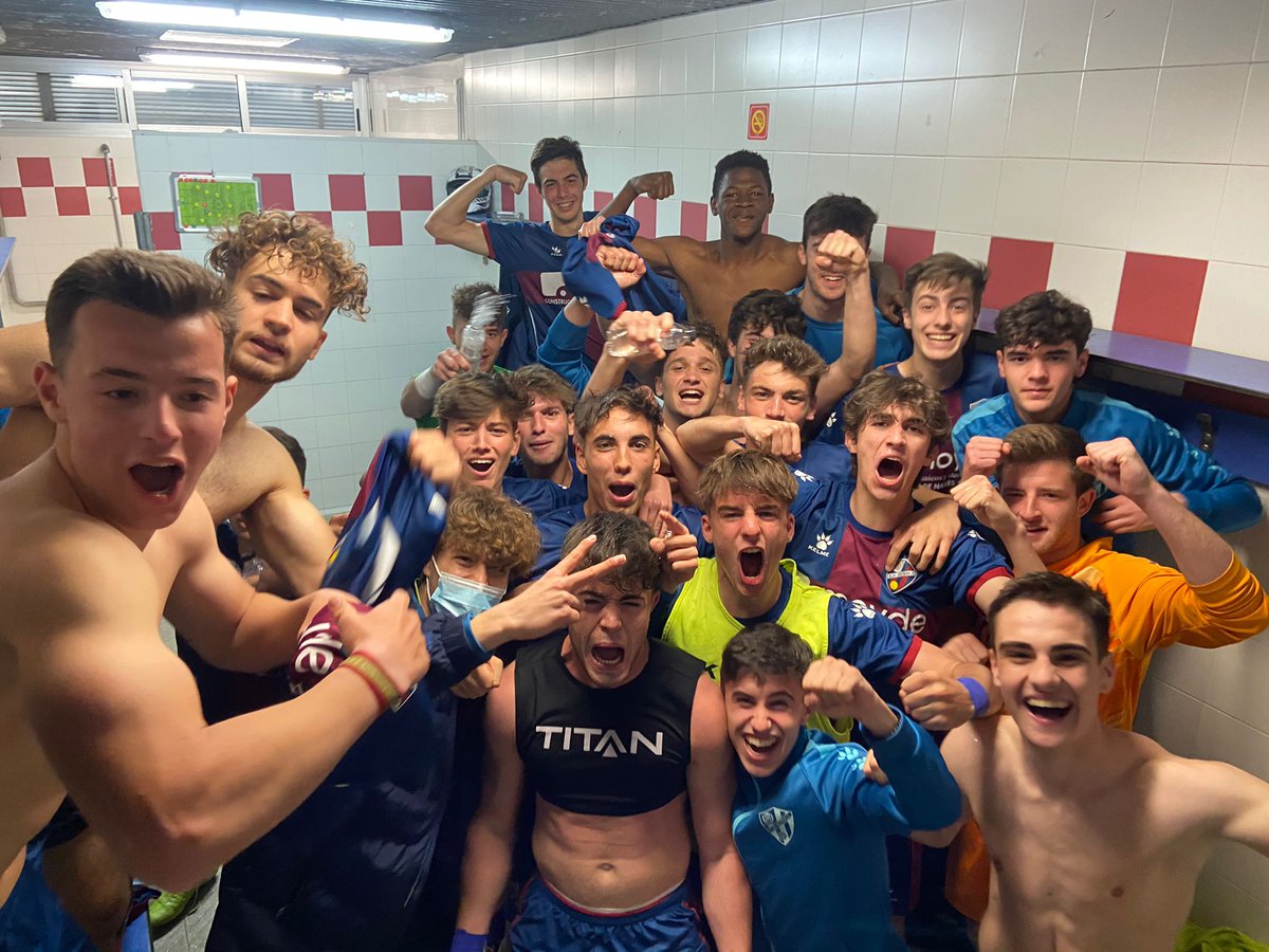 🔝 ¡ QUÉ TRES PUNTAZOS ! 🔝

✔️  #LigaNacional
SDH Juvenil B 2️⃣-1️⃣ Real Zaragoza 
⚽ S. López
⚽ Puente

🔥 Remontada del Juvenil que sirve para dar un paso más hacia la permanencia ante un rival de máxima exigencia. 

#CanteraSDH 🔵🔴