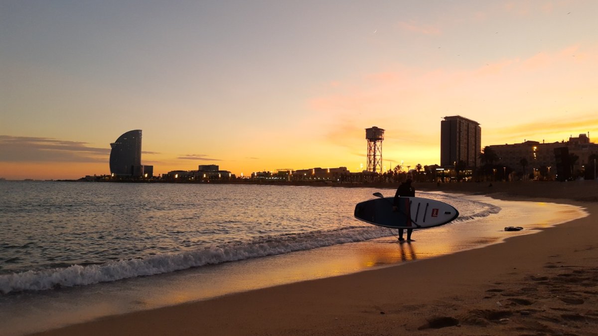 MOLOKAISUP's tweet photo. Despedir el día desde el mar, es una de las mejores formas de renovarse de energía después de la jornada de trabajo, además las vistas y los colores son espectaculares

Reserva tu tabla directamente en nuestra web!
https://t.co/HUZRcqaS4c https://t.co/CVDN3laTtZ