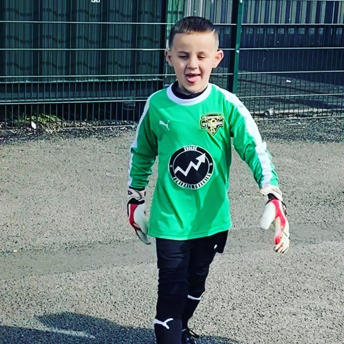 James F β½οΈ (@james_findlow) on Twitter photo <a href="/EMJFL/">EMJFL</a> over for another weekend for me and these two brothers <a href="/SDFC91/">Stockport Dynamoes FC</a> @namgrass_north u10 Yellows and <a href="/SDFC91/">Stockport Dynamoes FC</a> U7βs goalies 1οΈβ£ππΌ <a href="/EMJFL/">EMJFL</a> over for another weekend for me and these two brothers <a href="/SDFC91/">Stockport Dynamoes FC</a> @namgrass_north u10 Yellows and <a href="/SDFC91/">Stockport Dynamoes FC</a> U7βs goalies 1οΈβ£ππΌ