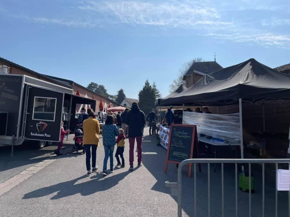 Une belle réussite de l’équipe municipale pour notre marché mensuel ! Vous étiez près de 300 personnes à nous rendre visite ce matin...merci aux Fayellois, aux personnes des communes voisines ainsi qu’aux différents élus qui nous soutiennent et qui font vivre nos actions !