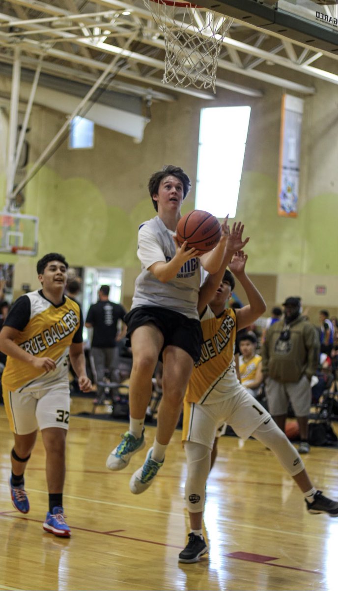 Mules getting it done on the weekend! Sophomore Gage Wright and his DC Kings teammates getting it done. Wright scored 15 points and grabbed 8 boards in the win.