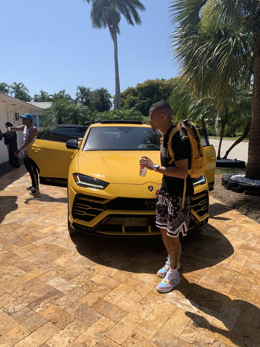 _JBeats_'s tweet photo. Lamb Chop I just pulled up with some food, I told lil mama tie all of my shoes 🗣🎖 https://t.co/nJNmnrqQES