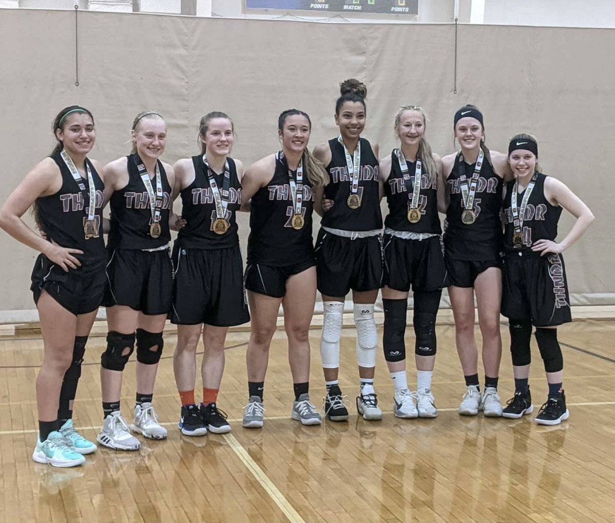 kaitlen_12's tweet photo. 🤩🏀 https://t.co/sFAXsqZIhF