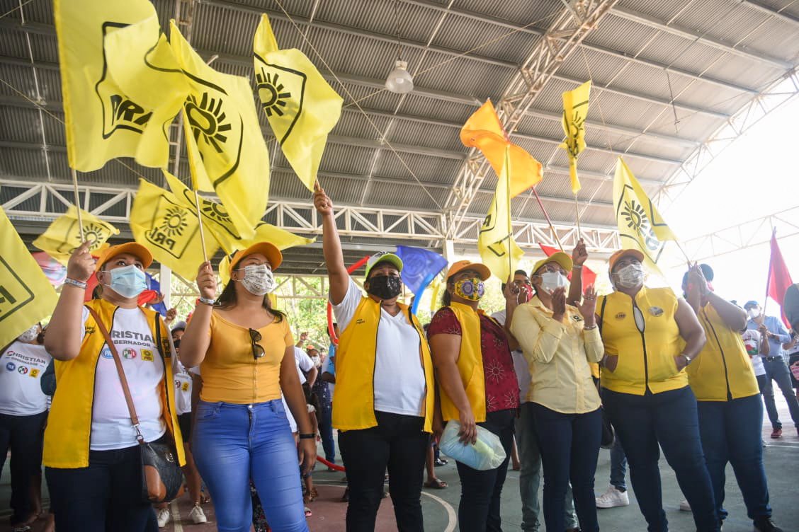 OscarRosasGlz's tweet image. ¡Gracias amigos de #NuevoCampechito por su cariño y apoyo, aquí vamos a seguir cerca de ustedes, porque su bienestar es lo más importante! ¡Vamos juntos!💪🏼