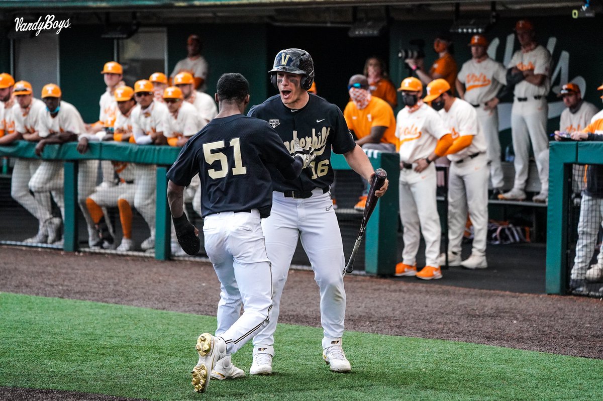 #VandyBoys on top 10-3, as we head to the stretch. 🔥