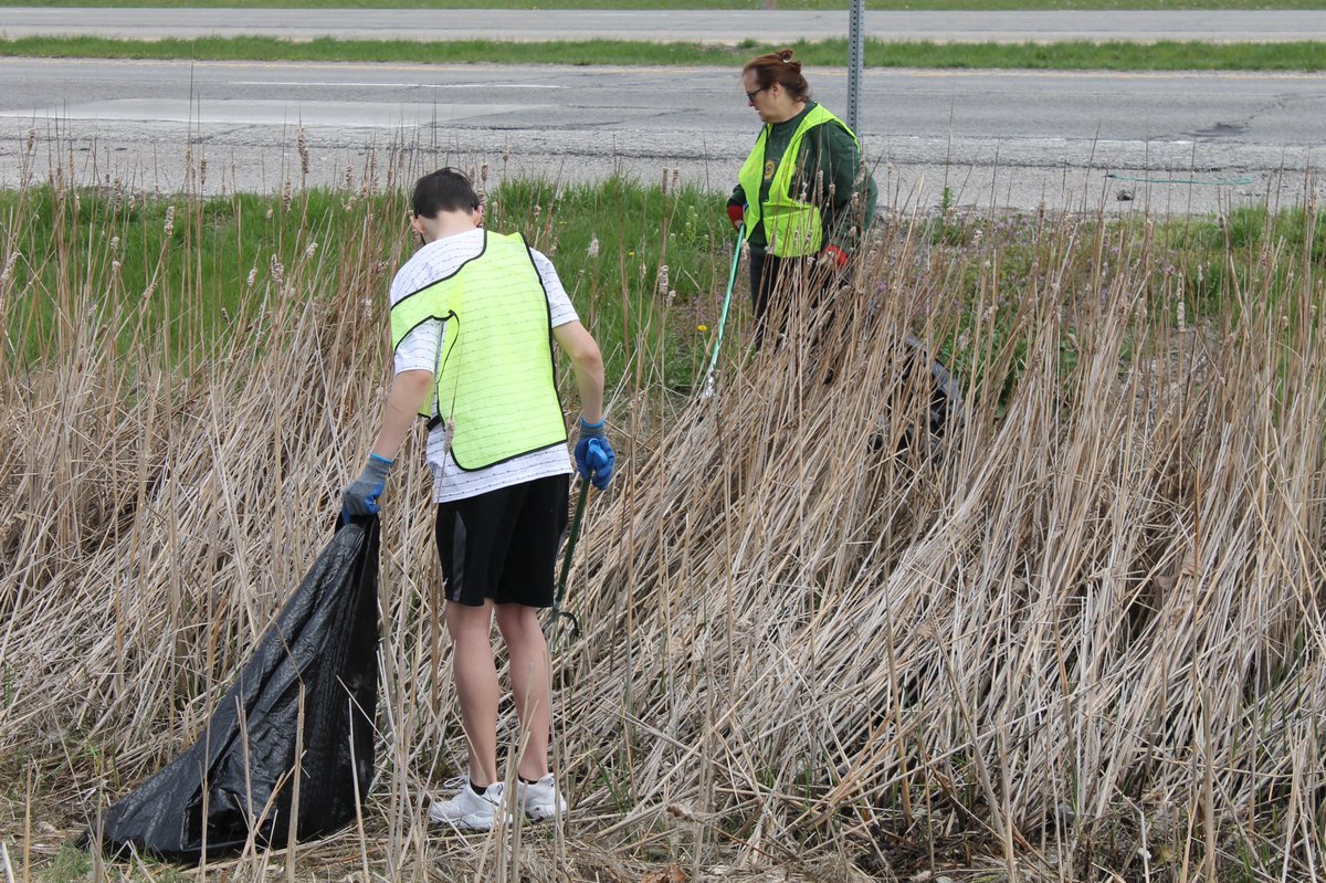 beautifydecatur's tweet image. We had an AWESOME group of volunteers for our litter clean-up in East Route 36 yesterday!   THANK YOU

#DecaturIL #keepDecaturBeautiful #litterpick #litterfree #littering