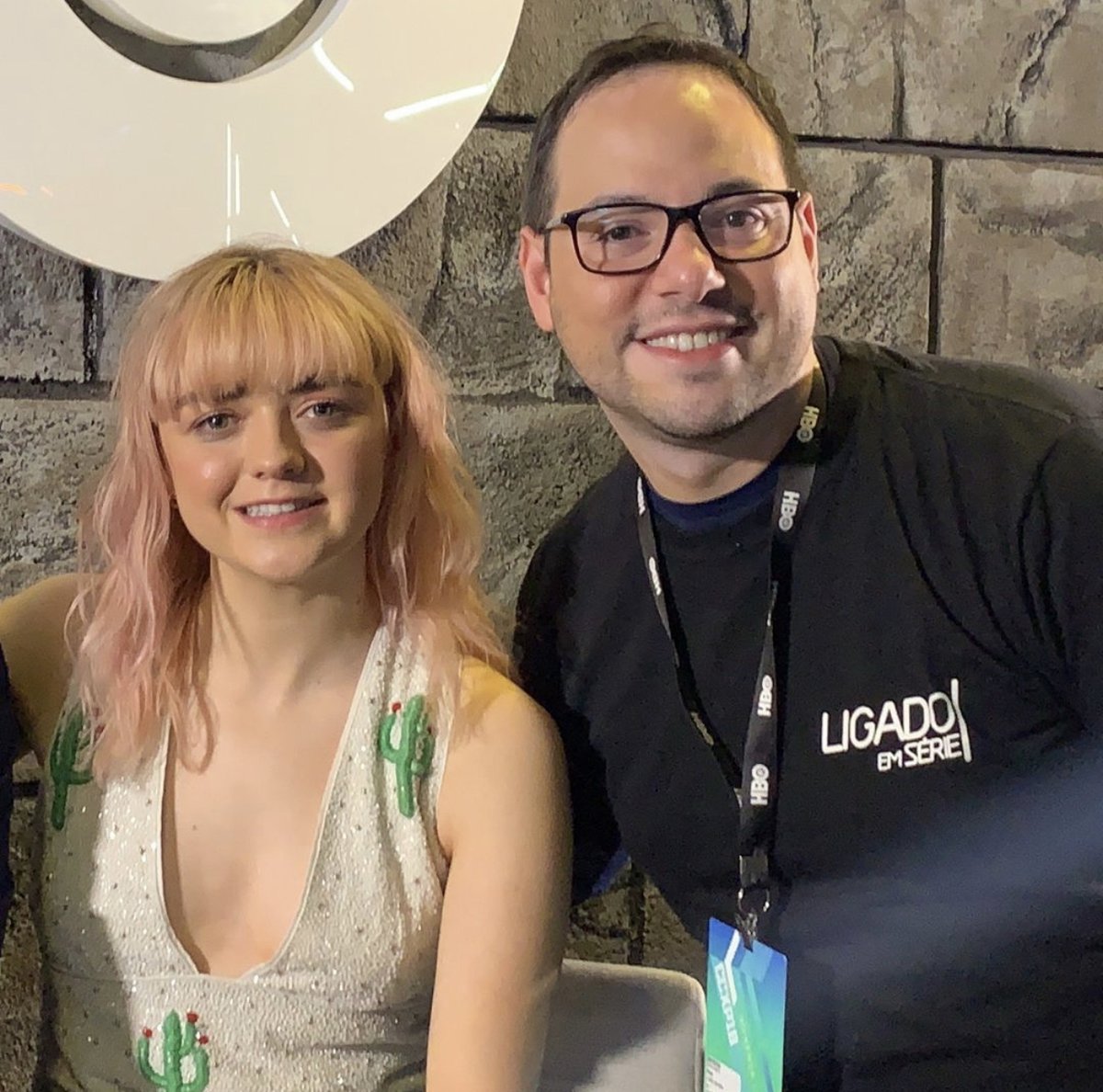 ligadoemserie's tweet photo. Gente, a Arya Stark é #TeamJuliette! #GOT10 https://t.co/A38vGSmPqF