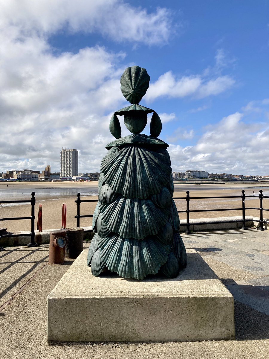 Minghowriter's tweet photo. #MrsBooth #TheShellLady of #Margate by #AnnCarrington #bronze #sculpture #Turner #publicart #harbour #art #Kent #Thanet @VisitKent https://t.co/57u1jagdw7