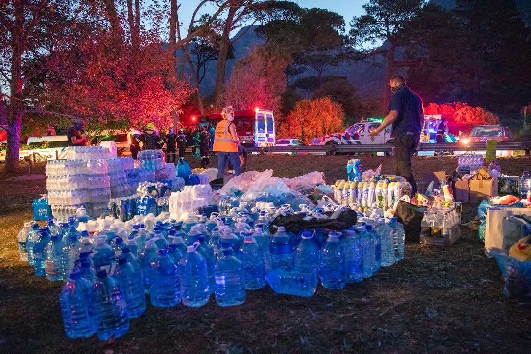 jsteenhuisen's tweet image. The selfless commitment shown by Firefighters throughout today at the #CapeTownFire is commendable. Our thoughts are with these heroes as they continue to manage the situation.

A big thank you also to all individuals playing their part in helping those affected by this crisis.