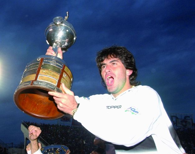 LaEterna10's tweet photo. Top 25 goles de Olimpia en la Copa Libertadores desde el año 2000.

Abrimos hilo: https://t.co/8DIuFFL2oU