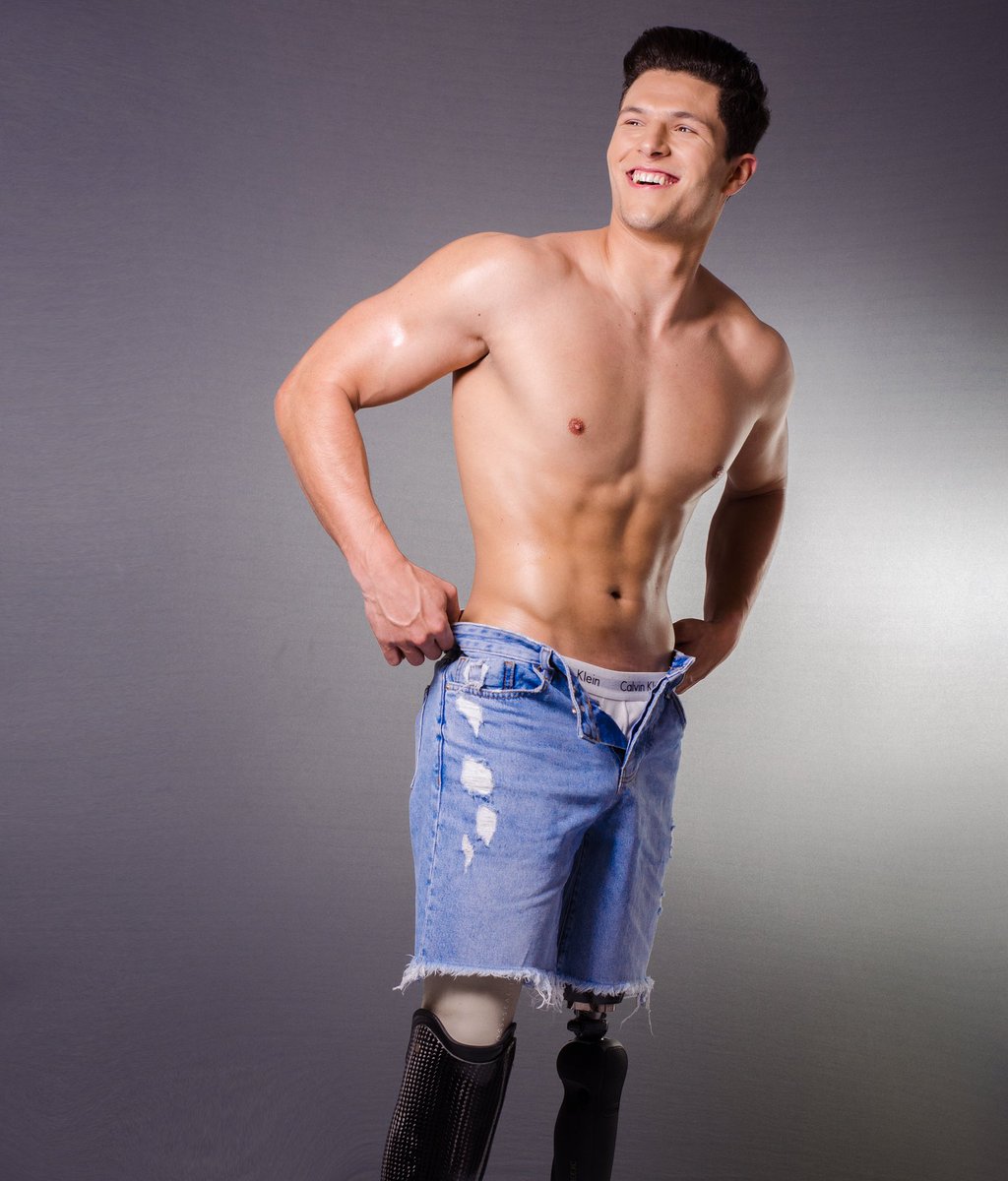 Quien lucha puede perder;
Quien no lucha,
Ya perdió. 💥
•
Cual les justa más? 1 o 2🤔
<a href="/supranacional/">Org. Supranacional Venezuela</a> 
#MisterSupranationalVenezuela