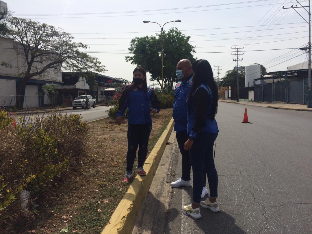 #Infórmate📢| Cumpliendo las instrucciones del Gob. <a href="/RMarcoTorres/">Rodolfo Marco Torres</a>, los trabajadores de @Barrio_Tricolor junto con el <a href="/MObras_Publicas/">MinObras_Publicas</a> y <a href="/GobiernoAragua_/">Gobierno Aragua</a>, ejecutan labores de limpieza mantenimiento en la Av. Aragua a propósito de la <a href="/MVzlaBella/">Misión Venezuela Bella</a>. 

#PrevenirSalvaVidas