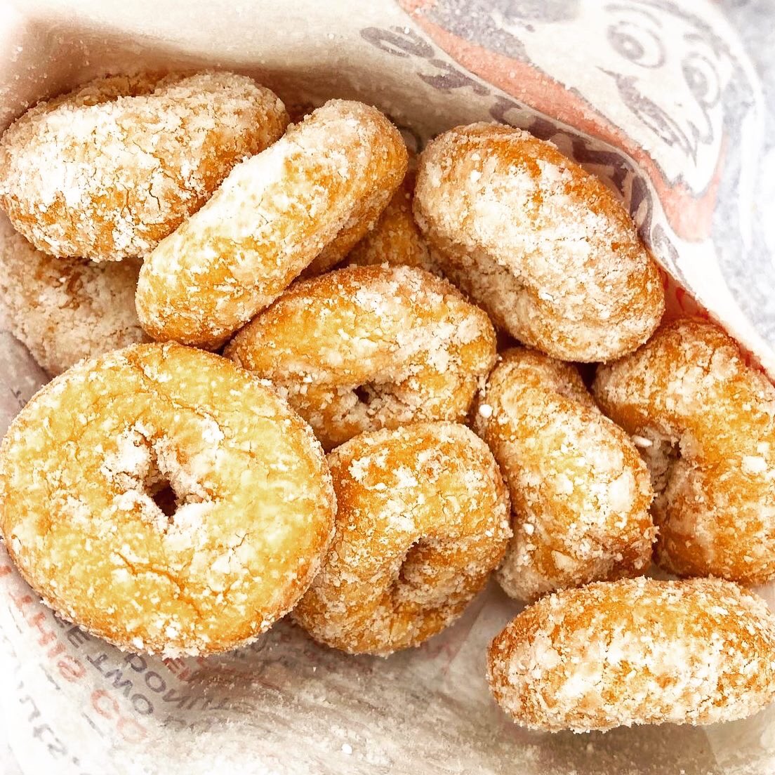 eatingyyz's tweet photo. Did you know there is a place to get #TinyTomDonuts? There is a drive-in BBQ spot (Brickyard BBQ) in #Etobicoke that has the truck there to get some! 🥰
📍 @TinyTomDonuts
🔎 Mini #Doughnuts 🍩
📷 foodieefromthe6ix (IG)
#torontodonuts #etobicokefood #torontodessert #eatingyyz https://t.co/iUY7Lm4BGg