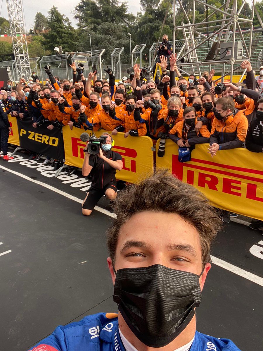 Let me take a selfie. 🧡🙌 🤳 @LandoNorris