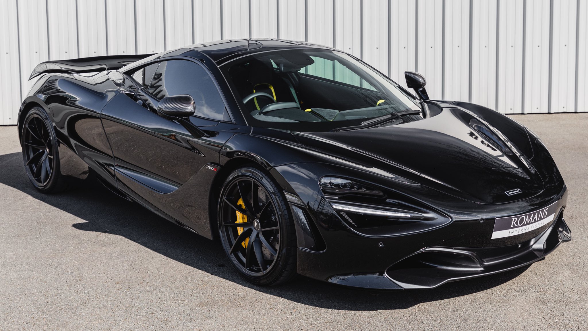 720s triple black top