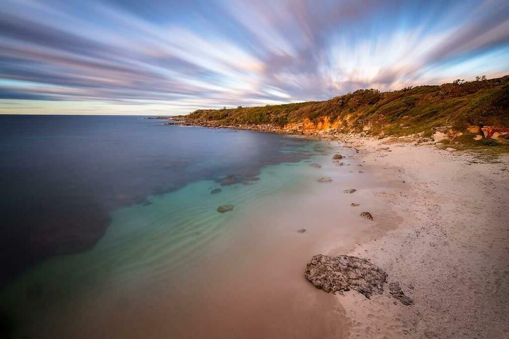 Earth___Beauty's tweet photo. Golden hour long exposure in Jervis Bay, Australia [OC][1080x720] #earth #nature https://t.co/w5yVYKpRqI