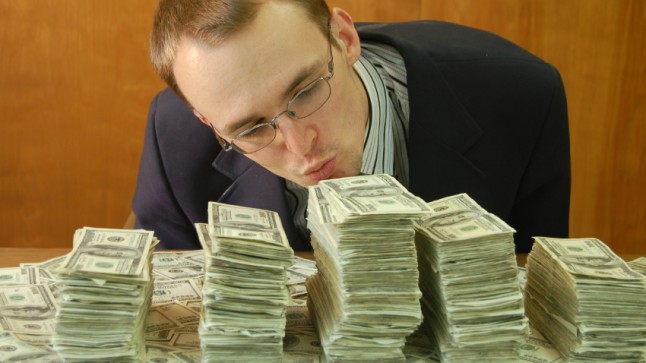 Цитаты про деньги. Мультяшный человек с деньгами. Богатый человек. Человек который не любит деньги. Прикольные высказывания про деньги.