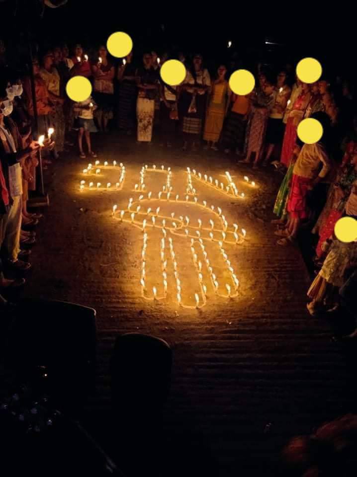 chitsuhtway_su's tweet photo. Candlelights Night Strike in YwarThitGyi, Sagaing, showing support to our newly formed legitimate government @NUGMyanmar.
NUG ASSEMBLE
#Apr18Coup
#WeSupportNUG
#WhatsHappeningInMyanmar https://t.co/vp3VUB5ZmU https://t.co/ItZx4SvfFt