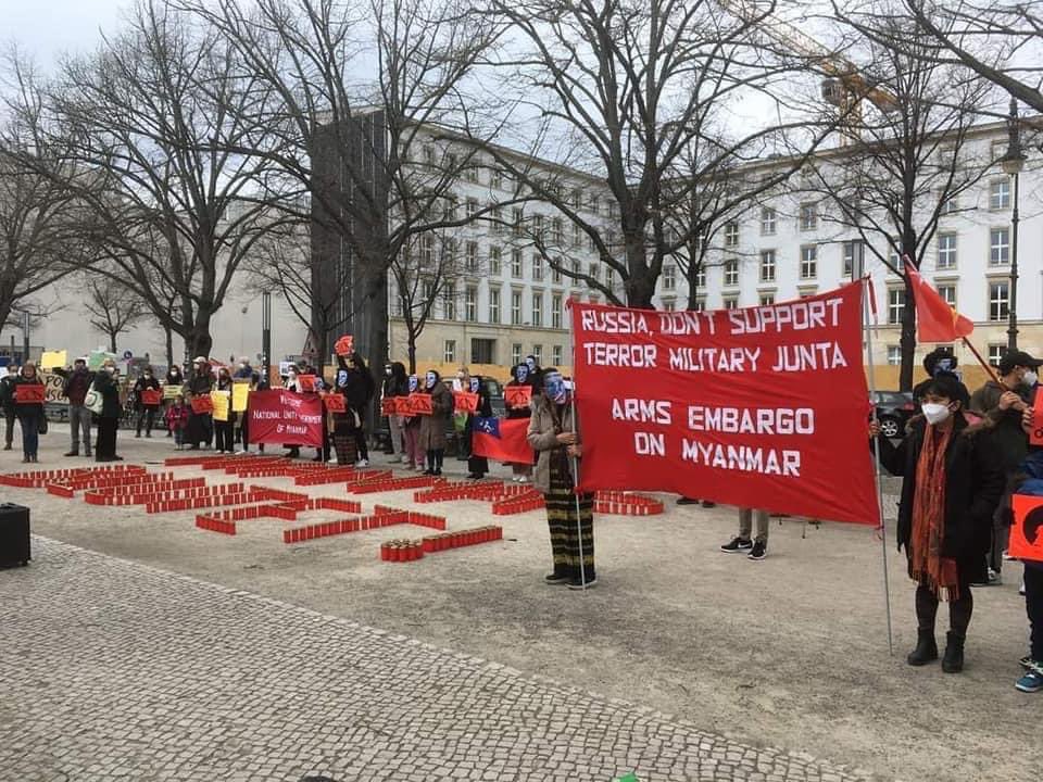 MayZune12's tweet photo. Protest against Putin's Russian Government support for Myanmar Junta military council was held in front of the Russian embassy in Berlin, Germany today.
#WhatsHappeningInMyanmar 
#Apr18Coup 
#WeSupportNUG https://t.co/rc2xoQ6Exi