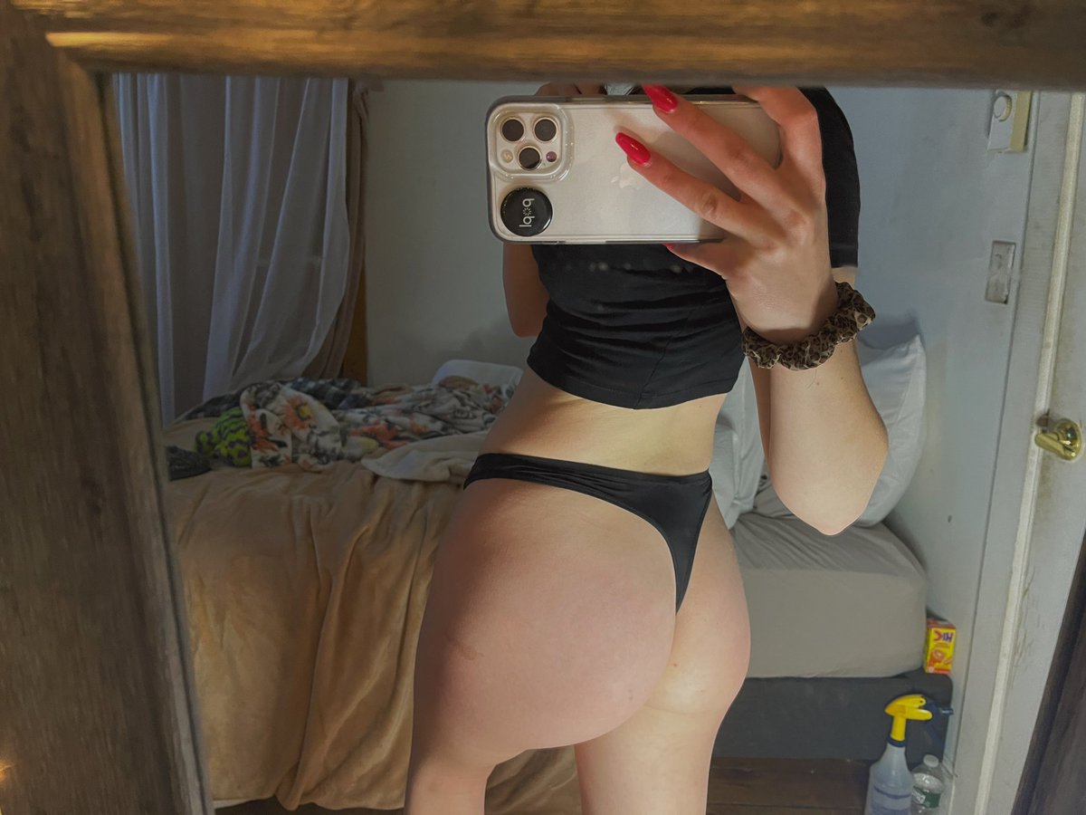NatxxBell's tweet photo. horny baby 👅🍑#sugarbaby #Adultwork #linkinbio #boudior #lingure #secretseller https://t.co/xUyB87chJp